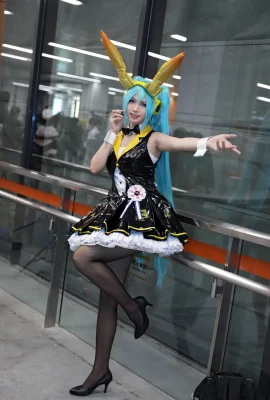 Hatsune Miku @元子Lyanz (Fotografi: @卡菲Cafelia) (Kugou Mushroom·Firefly Animation Music Carnival) (9 foto)