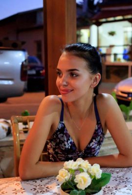 Gadis bermain dengan ayam,Venice Lei (88 Foto)