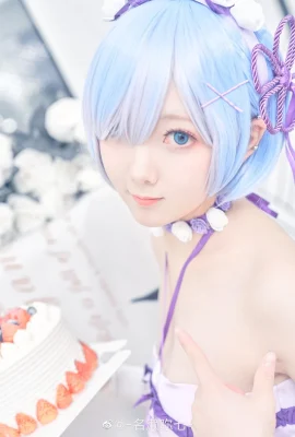 Re:Zero Memulai Kehidupan di Dunia Lain Rem@-Naze Yashichi- (9 foto)