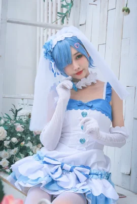 Perihal: Kehidupan di Dunia Berbeda dari Nol Rem@_美子_ (9 foto)