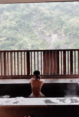 Foto mandi telanjang Coser keren Asia-Amerika terekspos (8 Foto)