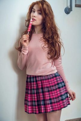 Gadis itu melepas roknya dengan permen di mulutnya!Jia Lissa (125 Foto)