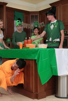 [Seri Penelusuran Web]Riley Star – Pounded On St Pattys 2[100 Foto]