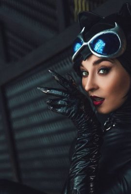 Ann Shakhovskaya sebagai Catwoman