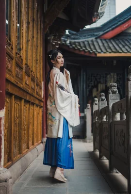 Pemandangan luar Kuil Daci di Ruyue Grey Hanfu