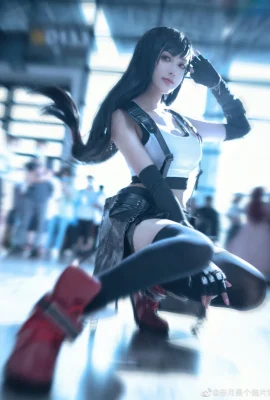 Final Fantasy 7 Tifa Lockhart@Red Moon adalah Maniak Film Drag (Festival Musim Panas Jahat Bulan 2020) (10 foto)