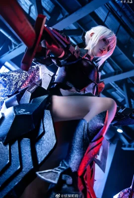 FATE Saber Alter Huke Ver @Detective Lily (Fotografi: @leaderShadow) (9 foto)