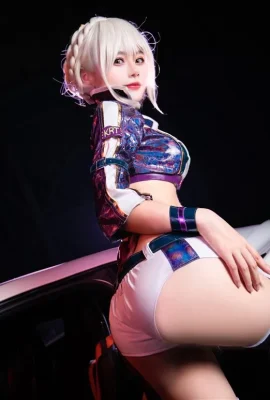 Gambar Cos Gadis Balap Bokong Seksi “Fate” Black Gun Dude Artoria[CN: Qianqianjiang w](10 foto)