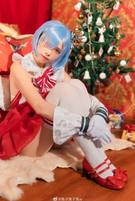 Perihal: Kehidupan di Dunia Berbeda dari Nol Rem Christmas@RabbitRabbitRabbitw: (8 foto)