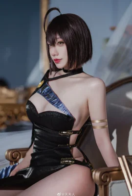 Gaun Payudara Seksi Baltimore “Azur Lane” Madam Tian Karena Gambar Cantik (14 foto)