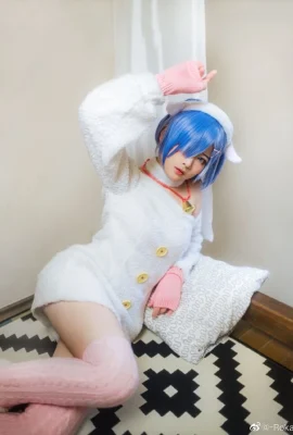 Re:Zero Memulai Kehidupan di Dunia Lain Rem@-Roka様- (9 foto)