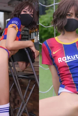 Gadis sepak bola berambut pendek memperlihatkan vaginanya di luar ruangan dan memiliki bokong yang kencang: Saya ingin menempelkannya padanya! (52 Foto)