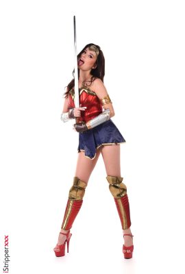 Milena Ray – Sinar Keajaiban (Wonder Woman)