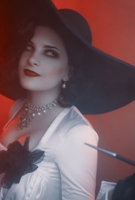 Hiso Neko – Nyonya Dimitrescu