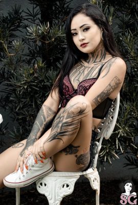 (Suicide Girls) Suryah – Saatnya Bersantai