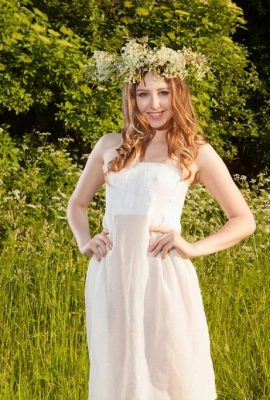 Cantik, karangan bunga di kepalamu sangat indah! Ginger Frost (122 Foto)