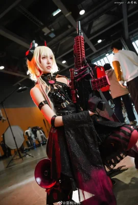 少女前线 M4 SOPMOD II @里桃坏坏 (酷狗蘑菇·萤火虫动漫音乐嘉年华) (9 photos)