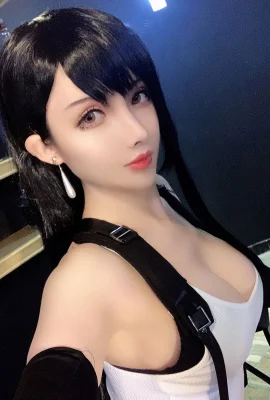 rioko Liangliangzi – selfie Tifa