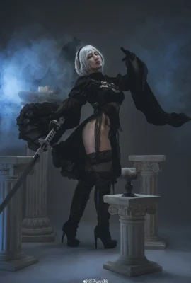 NieR: Automata 2B (putih): @你里松_, 2B (hitam): @Zyra秋 (9 foto)