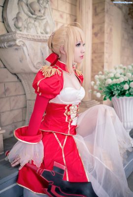 (Panggil aku Chihiro-sama) Pakaian formal Nero NASIB Nero Claudius