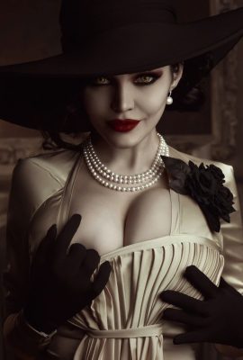 Kalinka Fox – Alcina Dimitrescu (65 Foto)