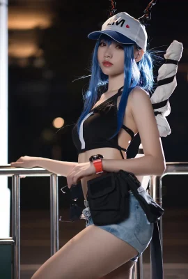 Gulungan besar dan gulungan kecil turis wanita Chen