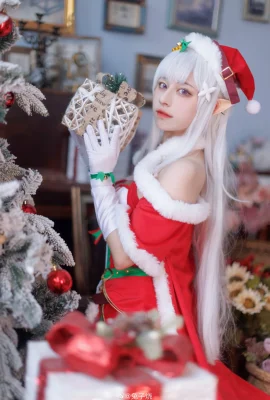 Re:Zero Memulai Kehidupan di Dunia Lain Emilia Christmas ver @Rabbit Burning (9 foto)
