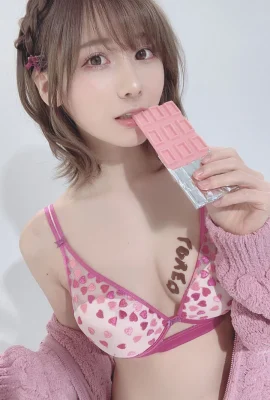 Kazuken (けんけん) “Pink Lingerie Pure Uniform” Cokelat yang melapisi payudaranya enak sekali (38 Foto)