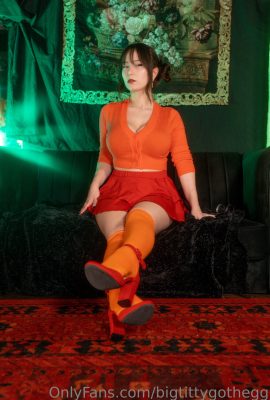 Telur Goth Titty Besar – Velma