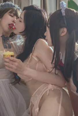 Qiu dan Corgi Xia Xiaoqiu Qiuqiu Cosplay Waktu Minum Teh Sore