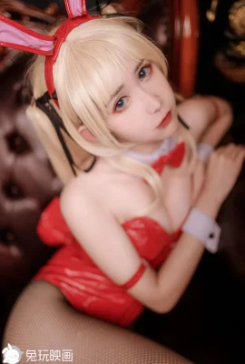 Kelinci Mainkan Film Cosplay Gadis Kelinci Merah dan Hitam