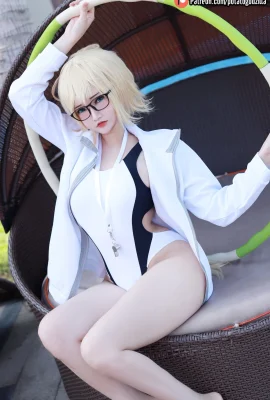 Baju Renang Jeanne d’Arc Cosplay Godzilla Kentang