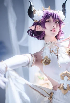 Abao juga merupakan Cosplay Gadis Kelinci Granblue Fantasy Guleia Dragon Girl