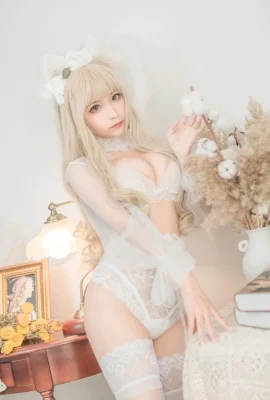 Cosplay Kucing Putih Chunmomo