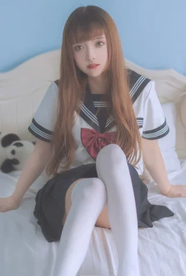 Cosplay gadis JK yang terbakar awan