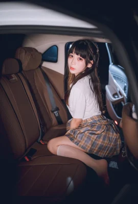 Cosplay Usejan Biru Mercedes