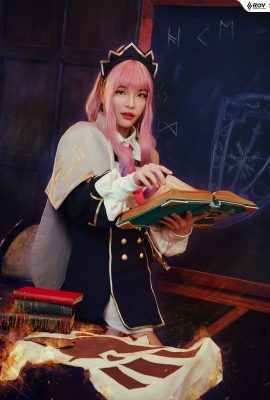 Arena Keberanian Cosplay Roxie Pyro