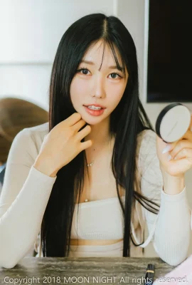 Yunjin – Buku foto digital Honey Peach Hocance (77 Foto)
