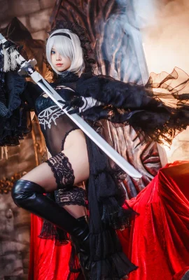 Wanita muda yang lucu Honey Cat Qiu 2B gaun tulle hitam seksi bertema pernikahan dengan stoking hitam menunjukkan foto godaan panas tubuh sempurna 72P