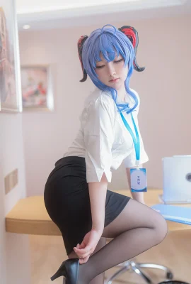 Gadis Coser Sakura Rika Amyu sekretaris tema T putih seksi dengan rok hitam memperlihatkan stoking hitam ultra-tipis yang memperlihatkan sosok anggun foto godaan menawan 30P