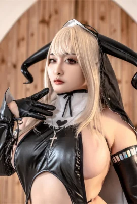 Anime Blogger Luo Li Lolisama Demon Tema Bergerak Seksi Pakaian Kulit Hitam dengan Kaus Kaki Gantung Kulit Hitam Menunjukkan Hip -hip -Hip Legs Seductive Photo 70p