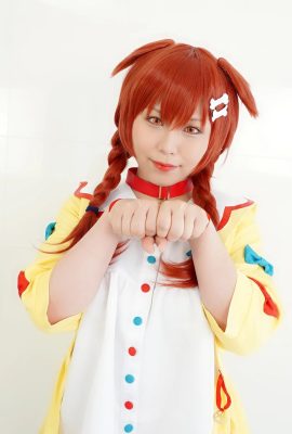 Seorang gadis otaku pencinta cosplay yang tinggal di daerah pedesaan memfilmkan payudara besar G-cup dan vaginanya yang dicukur dan menjadi terangsang.