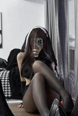 The Ghost Girl Ah Xun Kaori Masturbasi Tema Nun Sexy Black Sexy Nun Clothing dengan Silks Hitam Ultra-Thin Menampilkan Kaki Cantik Yang Menggoda Foto 69p