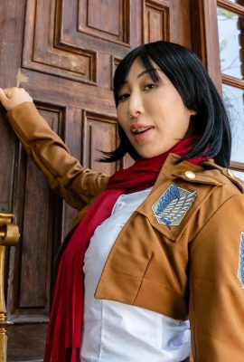 (VRCONK) Nicole Doshi & Melody Tanda sebagai Mikasa Ackerman & Historia Reiss (Attack on Titan)