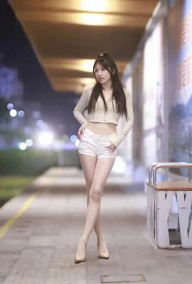 Douyu Anchor Luna Fangzhi Tema Top Putih Luar Ruang Dengan Celana Pendek Putih Seksi Mengungkapkan Sutra Daging Yang Ultra dan Kaki Indah Menggoda Foto 45p