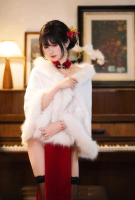 Cheongsam beludru merah tiga derajat