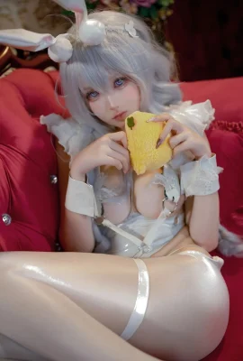 Xiao Jili – Kelinci putih yang ganas dan malas di garis biru azur