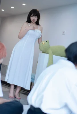 Bintang kecantikan online Lan adalah Lan Lan yang disebut Lan Mei, plot tema teman saudara, pakaian dalam sapi seksi menunjukkan sosok montok dan foto yang menggoda …