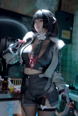 Anime Blogger Bodoh momo jue que nol jiandu tema pakaian dalam hitam seksi dengan stoking hitam mengungkapkan kulit mengkilap untuk memamerkan sosoknya yang montok dan menggoda foto …